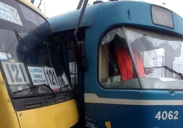 Новость - События - В Одессе столкнулись трамвай и маршрутка