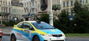 Завтра по Львову гасатимуть спортивні авто: які дороги перекриють