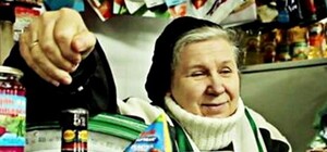 У Львові продавчиня спілкується з покупцями... віршами (відео)