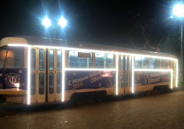 Новость - Транспорт и инфраструктура - Узнай, где в Одессе прокатиться на новогоднем трамвае или троллейбусе