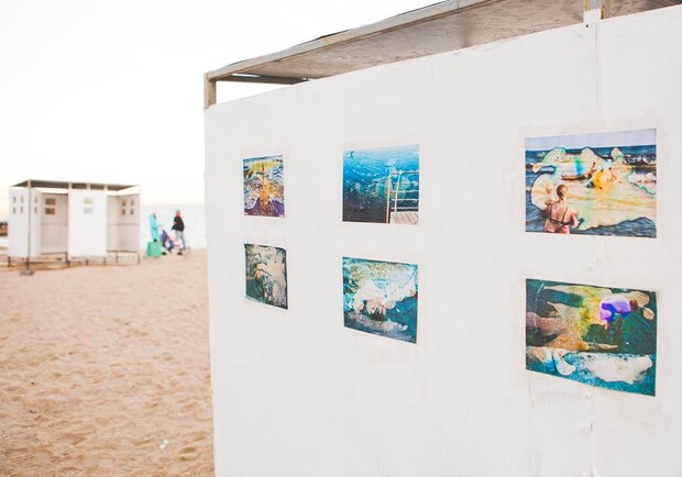 Теперь в раздевалке на одесском пляже можно не только переодеться, а и приобщиться к искусству. Фото: culturemeter.od.ua