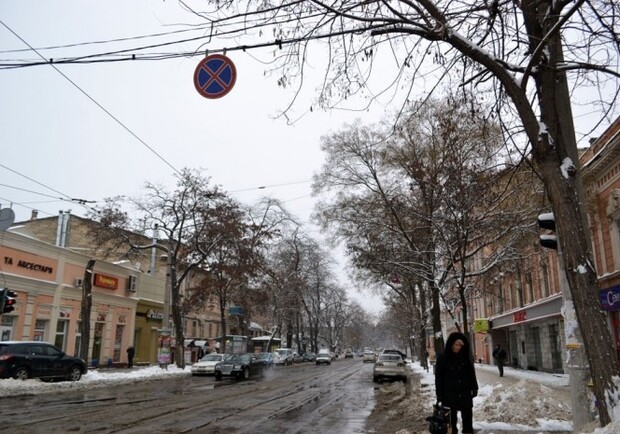 В Одессе убрали знак, который запрещал водителям проезд. Фото: dumskaya.net