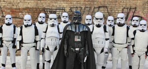 Митинг у мэрии: одесситы напали на машину и вытянули из нее Дарта Вейдера