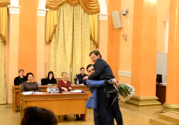 Новость - События - Вынос Боровика: соцсети "взорвались" шутками, а Саакашвили пообещал, что все сядут
