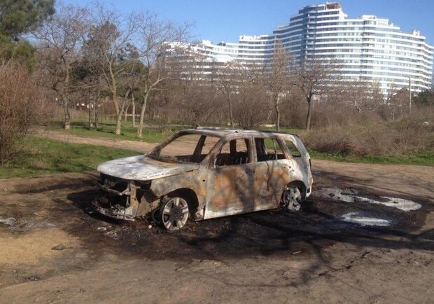 В Одессе ночью подожгли авто. Фото: Одесский форум
