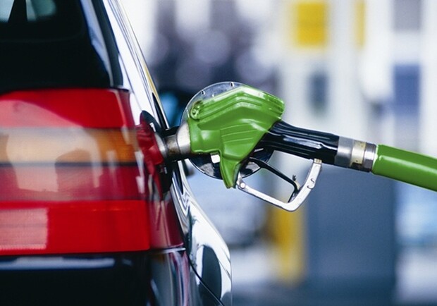 Новость - Транспорт и инфраструктура - Украинские заправки резко подняли цены на бензин