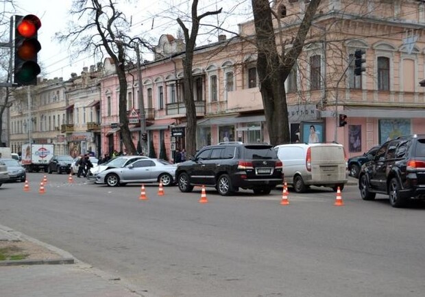 В Одессе сразу столкнулись 7 машин. Фото: Думская