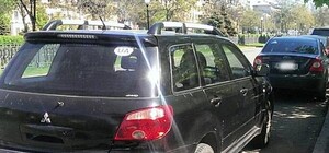 На Яворницкого водители снова нарушают правила парковки