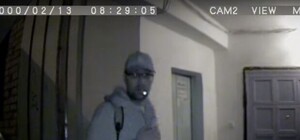 Одессит заснял на видео парня, который ворует домофоны на Таирова
