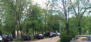 Газон возле Преображенского собора превратили в парковку