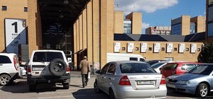 В Днепре массово паркуются на пешеходных переходах