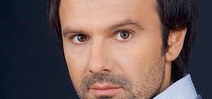 Сьогодні  фронтмену 