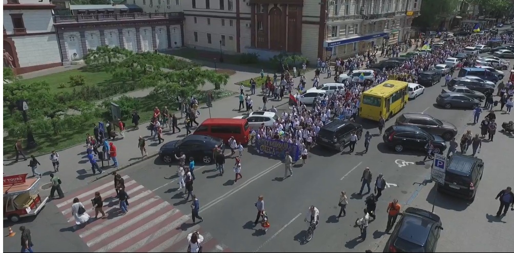 Новость - Люди города - Мегамарш в вышиванках в Одессе: смотри, как это было с высоты птичьего полета