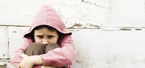 В Харькове мать бросила маленьких дочерей и пыталась оставить их без жилья