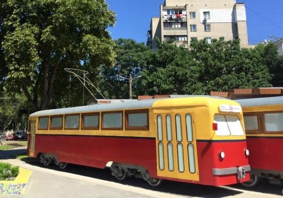 Новость - События - Как в Праге: на 6 станцию Фонтана привезли ретро-трамваи для нового кафе