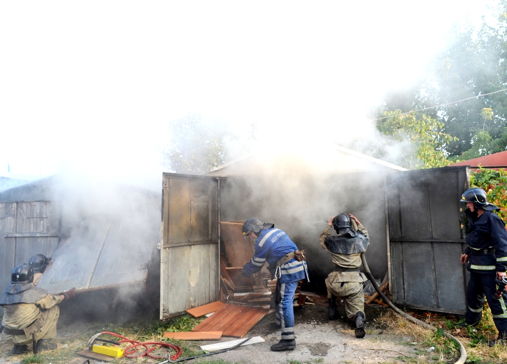 Новость - События - Большой пожар в Малиновском районе: сгорели пять гаражей