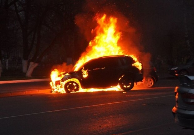 В Одессе снова сгорела машина. Фото: metronews.ru