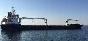 На судне под Одессой произошел бунт: захватили заложников и ранили капитана