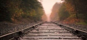 В Кривом Роге под поездом погиб мужчина