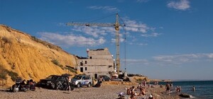 Угрозы не помогли: в Крыму продолжают застраивать прибрежную зону