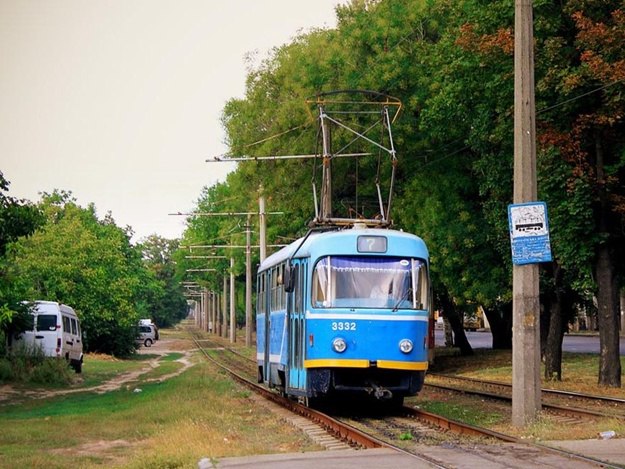 Новость - Транспорт и инфраструктура - Из-за неправильной парковки в Одессе остановились шесть трамваев