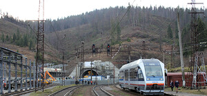 Хороша новина: закінчили будівництво залізничного тунелю в Карпатах