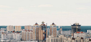 Застоялся: возле станции метро 