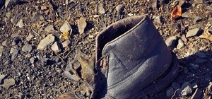 Фотофакт: киношники превратили смотровую площадку в Балаклаве в мусорник