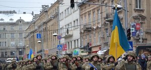 Марш героїв та військової техніки: центром Львова пройшов парад