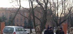 Сел погреться: на 4-й станции Фонтана пьяный водитель снес забор Военной академии (обновлено)