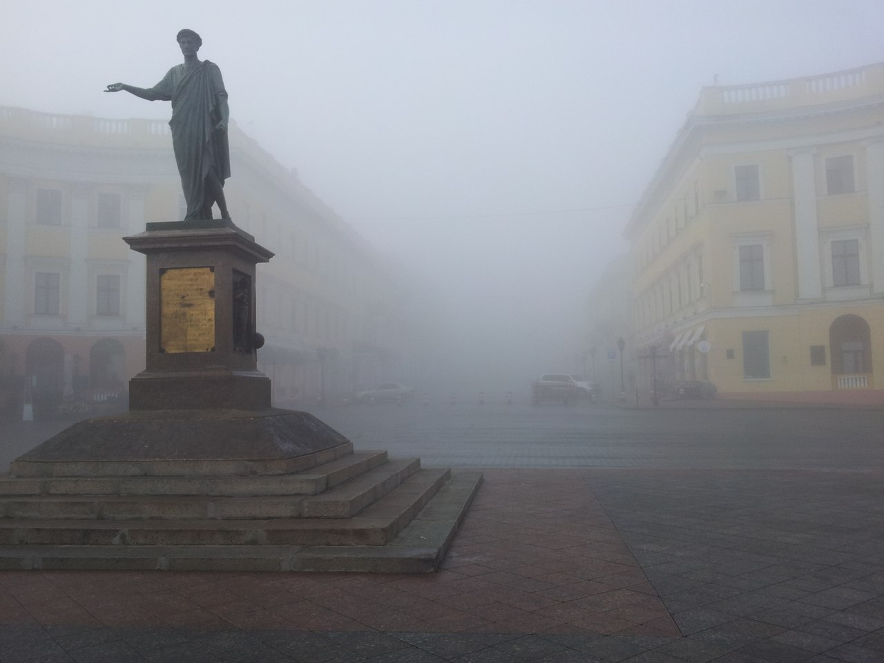 Одессу накрыл туман