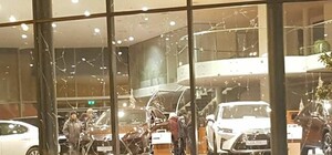 Эхо из 90-х : в харьковском автосалоне снова прозвучал взрыв