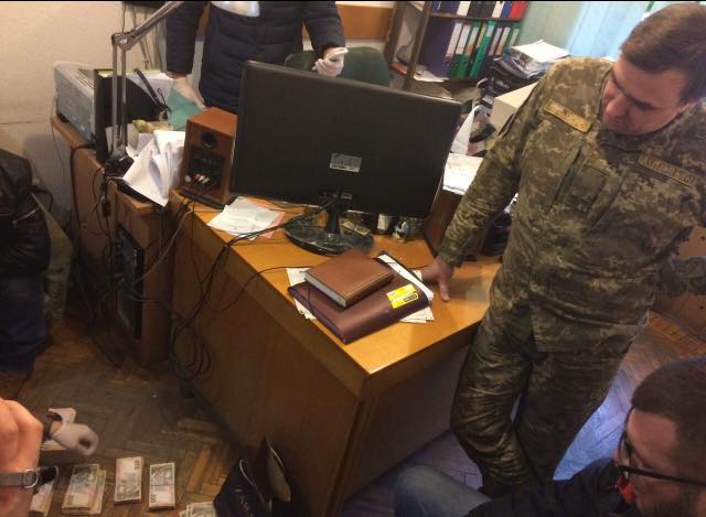 Новость - События - В Одессе на крупной взятке задержали чиновника Минобороны