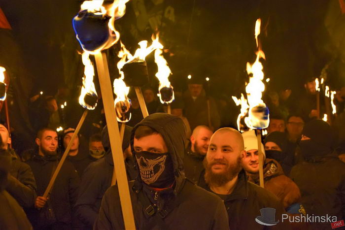 Новость - Общество - День рождения Бандеры: в центре Одессы прошло факельное шествие