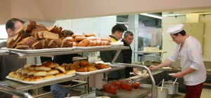 Їжа для нужденних: де у Львові працюють соціальні їдальні