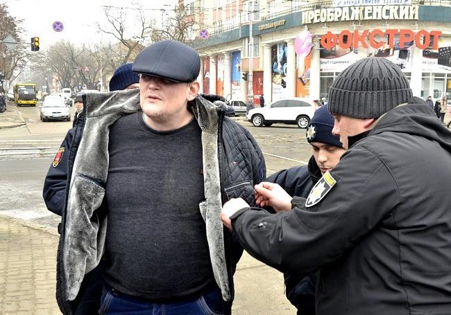 Новость - События - Возле Привоза задержали пьяного дебошира с пистолетом