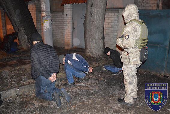 Новость - События - В Одессе задержали иностранную банду во время кражи 2, 5 миллионов гривен