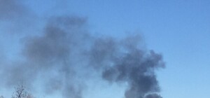 Пожар на Заставе: в промзоне полыхает резина