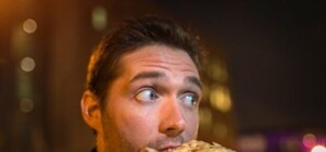 Ночь и голод: круглосуточная доставка еды в Киеве