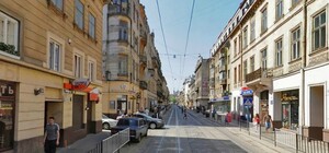 Декоративні дерева, римський камінь, LED-бруківка: на Дорошенка облаштують сквер