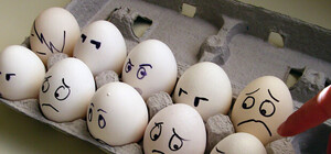 Удар по яйцам: в Киеве с фестиваля писанок украли уникальное яйцо