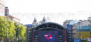 На Крещатике заработала официальная фан-зона 