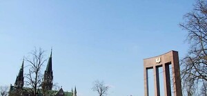 Замощення доріжок, облицювання стін, відновлення освітлення: у  Львові  ремонтують площу Кропивницького