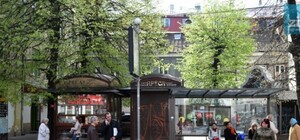 Щось новеньке: сквер на Дорошенка освітлять за допомогою бруківки