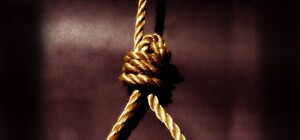 Не хотел извиняться: в Харьковской области подросток повесился на лестнице