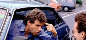 Фотофакт: в Севастополе таксист напал на пропустившую пешеходов девушку-водителя