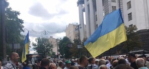 Туда лучше не ехать: митингующие перекрыли улицу Грушевского