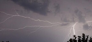 Сиди вдома: сьогодні у Львові прогнозують сильні дощі та шквал