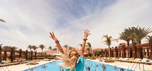 Не только отдых: как заработать летом на море