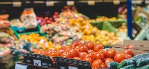 Страшные покупки: в супермаркетах Днепра продают опасные для здоровья продукты